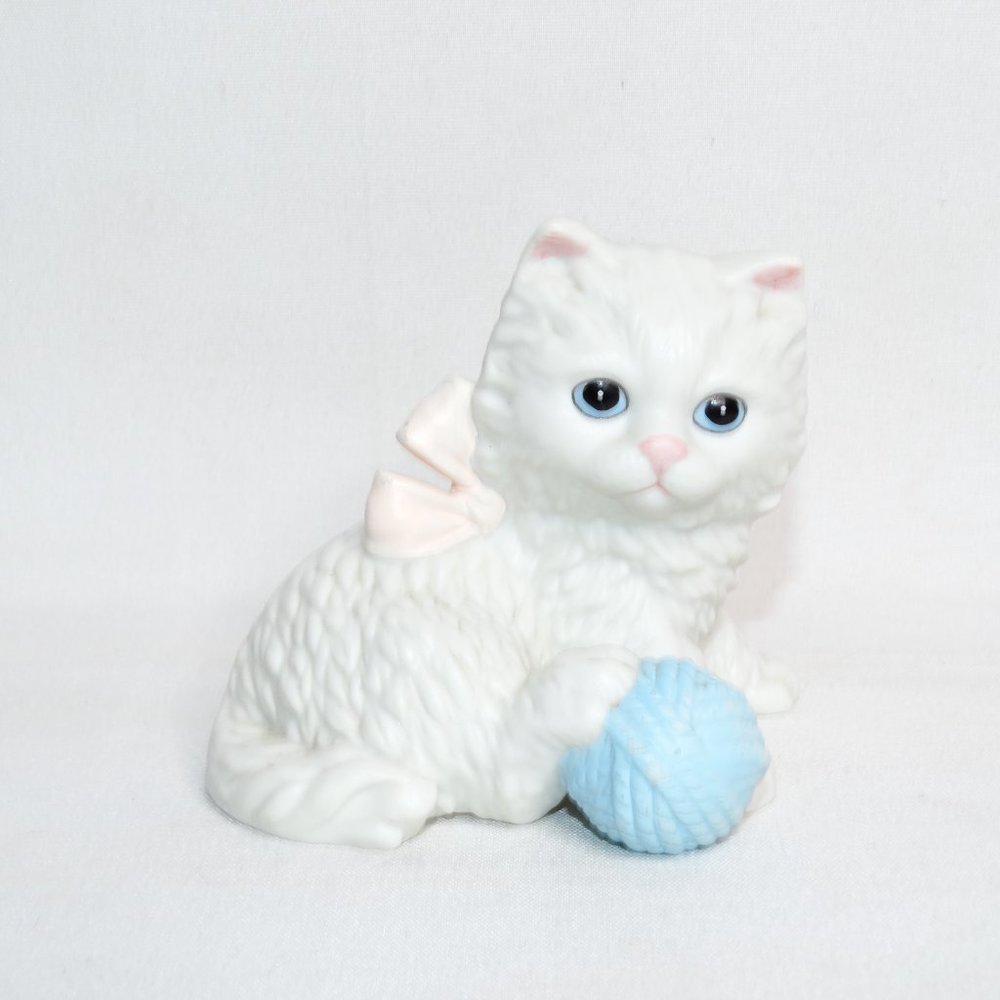 Vintage HOMCO White Persian Cat Figurine 1410